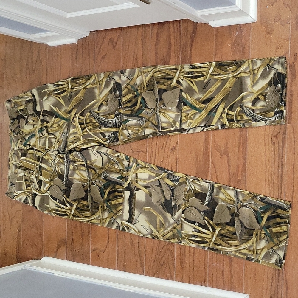 Men's Wrangler advantage wetland camo pants. 34x36. Never worn.